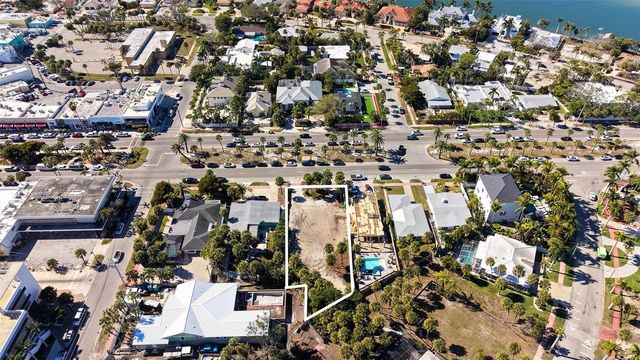 130 N BLVD OF THE PRESIDENTS, Sarasota, FL 34236