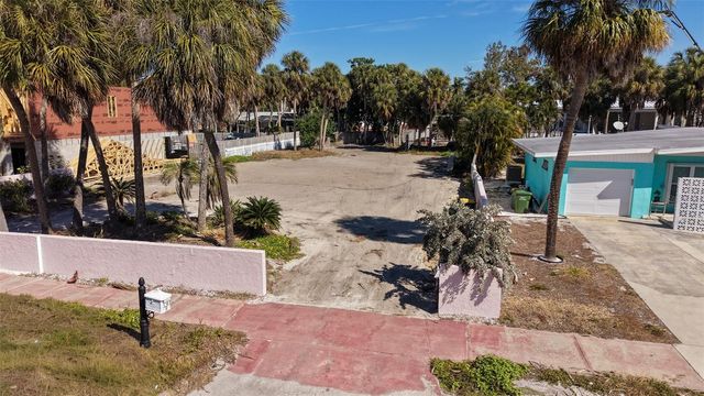 130 N BLVD OF THE PRESIDENTS, Sarasota, FL 34236