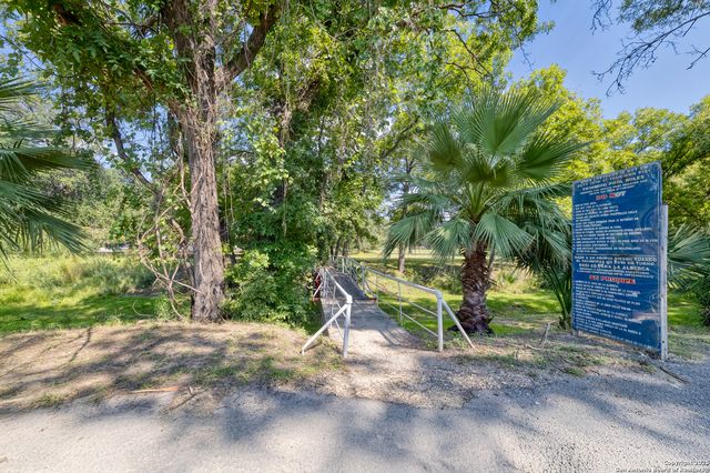 155 Avenida Juarez, Brackettville, TX 78832