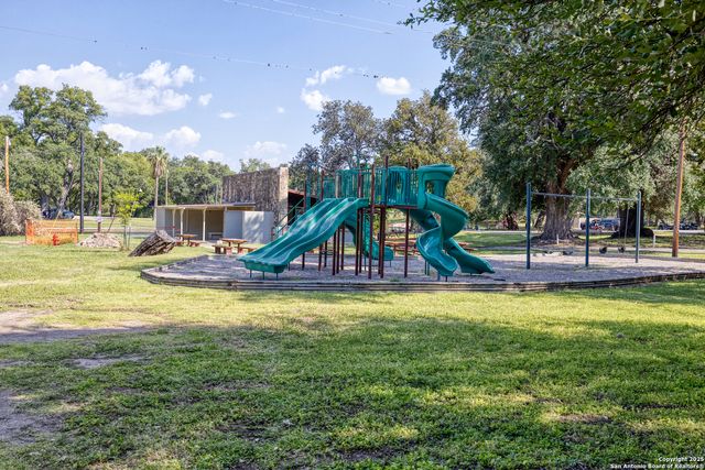 155 Avenida Juarez, Brackettville, TX 78832