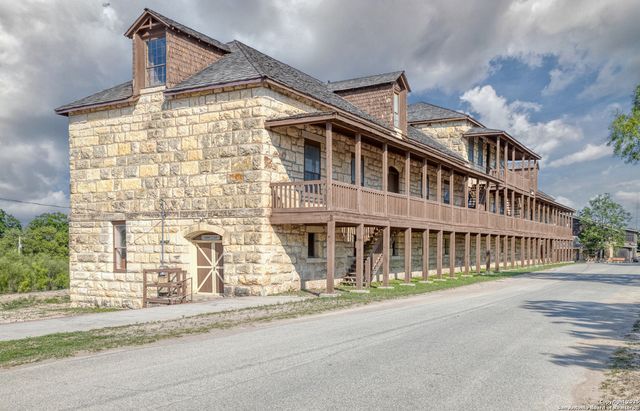 155 Avenida Juarez, Brackettville, TX 78832