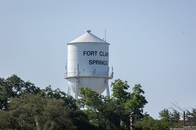 155 Avenida Juarez, Brackettville, TX 78832