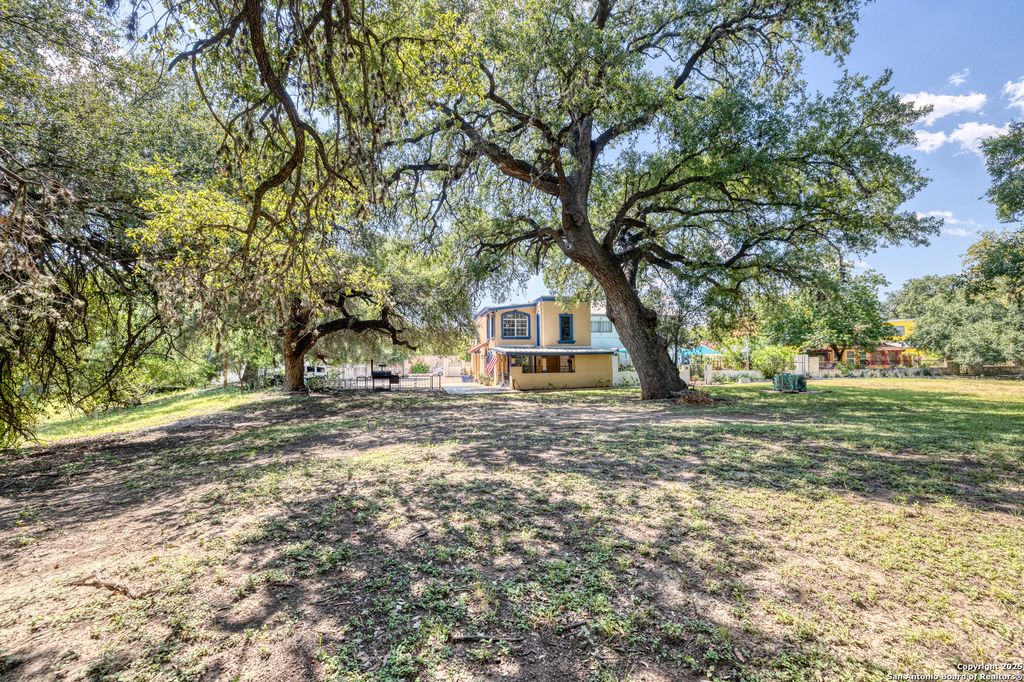 155 Avenida Juarez, Brackettville, TX 78832