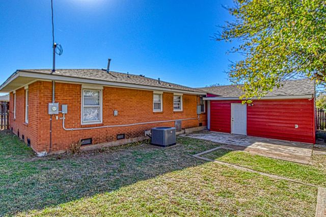 3831 NW Bell Avenue, Lawton, OK 73505