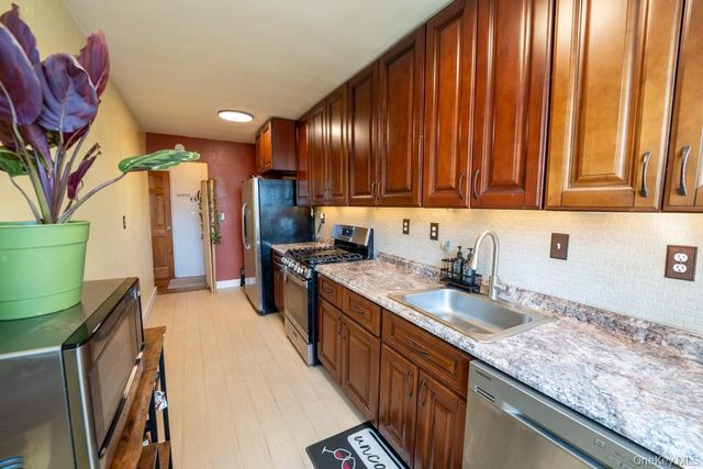 1304 Midland Avenue C25, Yonkers, NY 10704