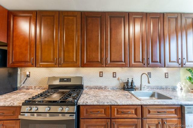 1304 Midland Avenue C25, Yonkers, NY 10704