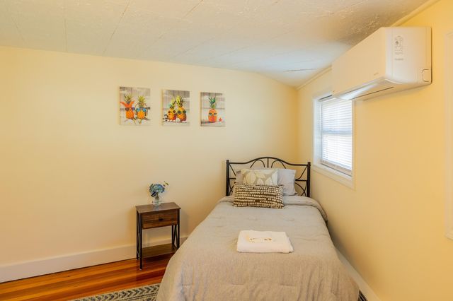 85 Beach Rd, Winthrop, MA 02152