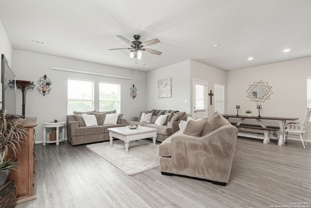 5862 HOPPER CT, New Braunfels, TX 78132