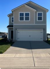 864 Moray Ln, Clarksville, TN 37043