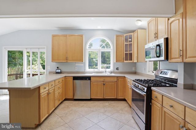 8403 FELTON LN, Alexandria, VA 22308
