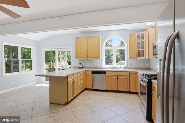 8403 FELTON LN, Alexandria, VA 22308
