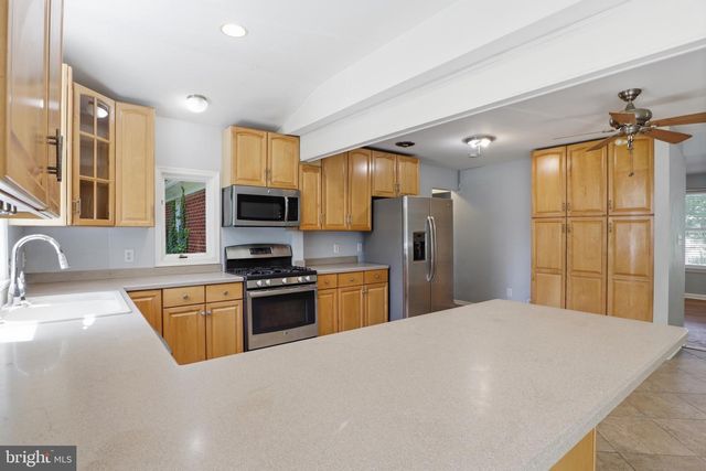 8403 FELTON LN, Alexandria, VA 22308
