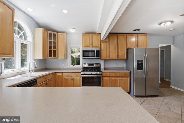 8403 FELTON LN, Alexandria, VA 22308