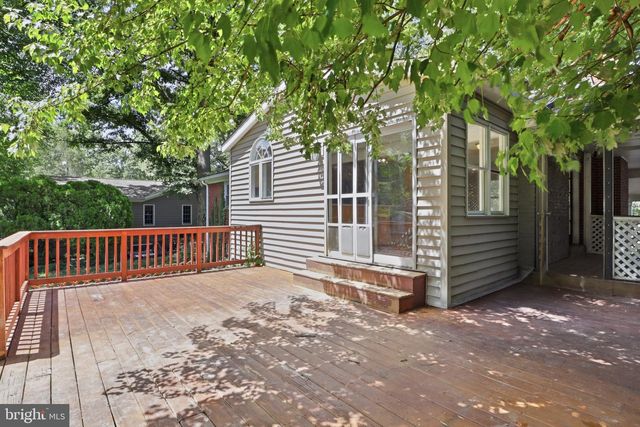 8403 FELTON LN, Alexandria, VA 22308
