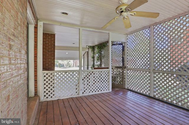 8403 FELTON LN, Alexandria, VA 22308