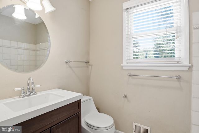 8403 FELTON LN, Alexandria, VA 22308