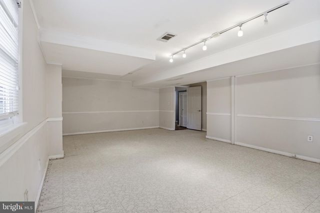 8403 FELTON LN, Alexandria, VA 22308