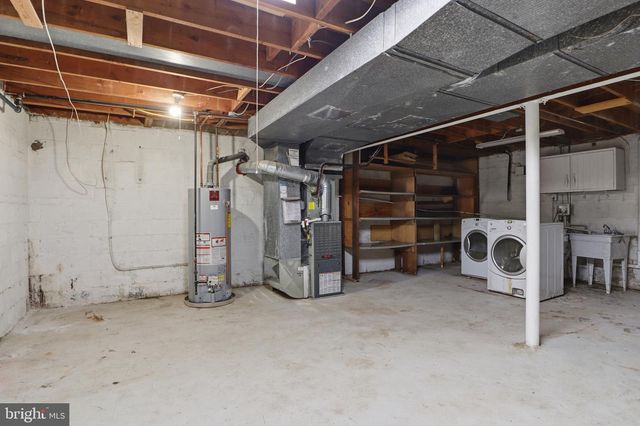 8403 FELTON LN, Alexandria, VA 22308