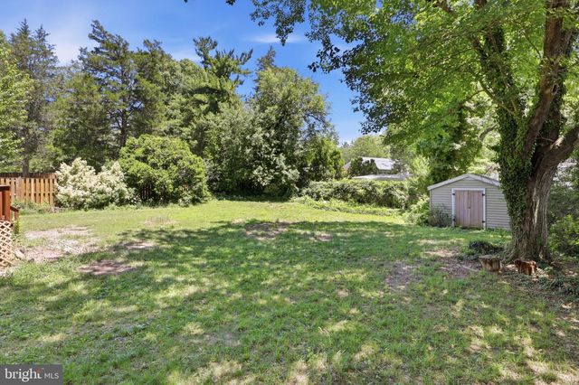 8403 FELTON LN, Alexandria, VA 22308