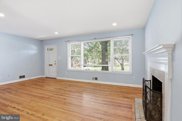 8403 FELTON LN, Alexandria, VA 22308