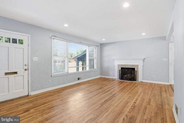 8403 FELTON LN, Alexandria, VA 22308