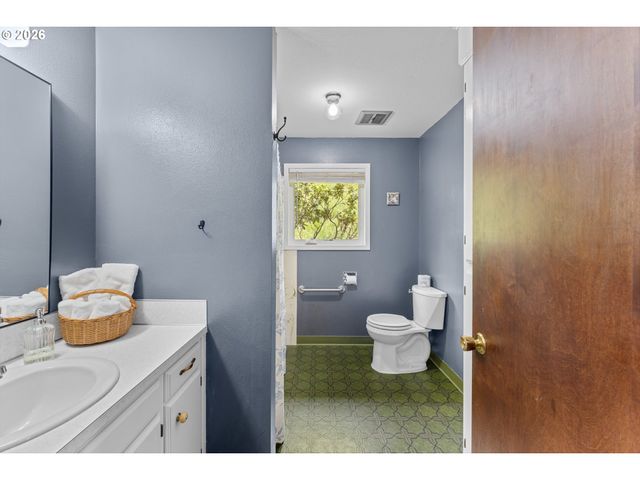 24215 Ne HAPPY HILL Ln, Newberg, OR 97132