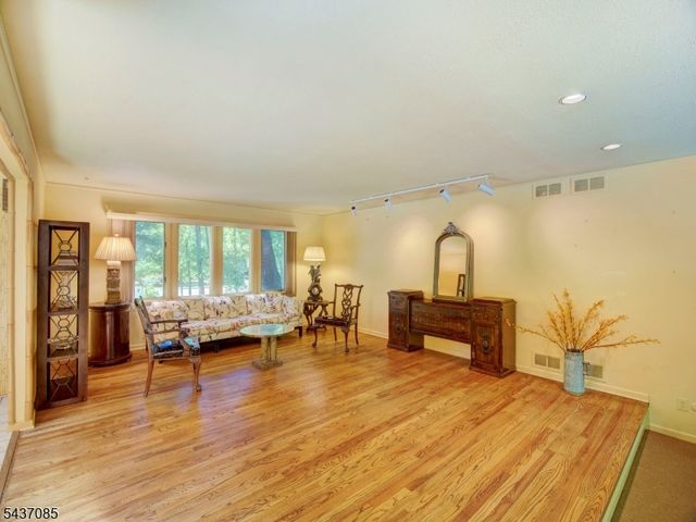 943 Sunset Rdg, Bridgewater Twp., NJ 08807