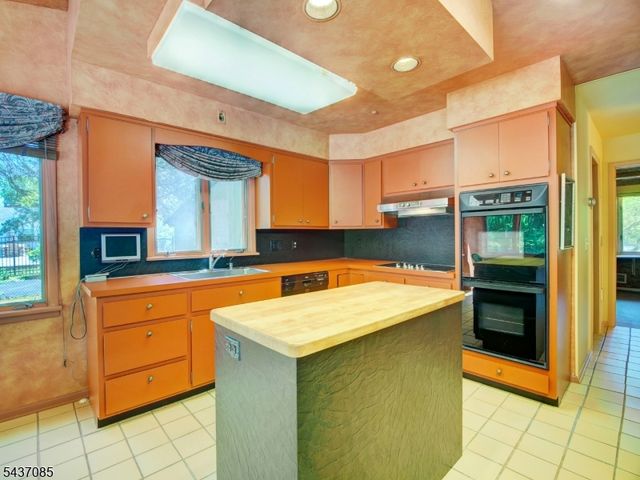 943 Sunset Rdg, Bridgewater Twp., NJ 08807