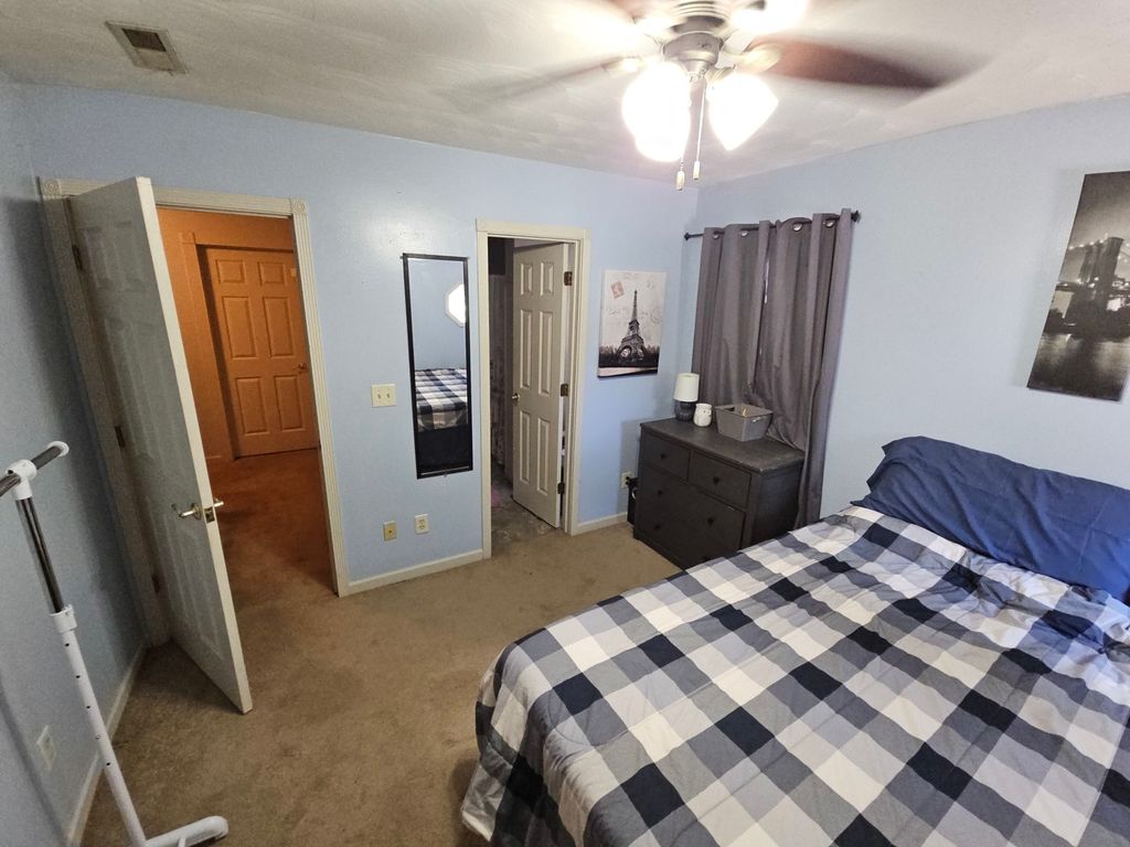 Image 11 of property listing at 1 BROOKHAVEN Drive, Mt Vernon, IL 62864
