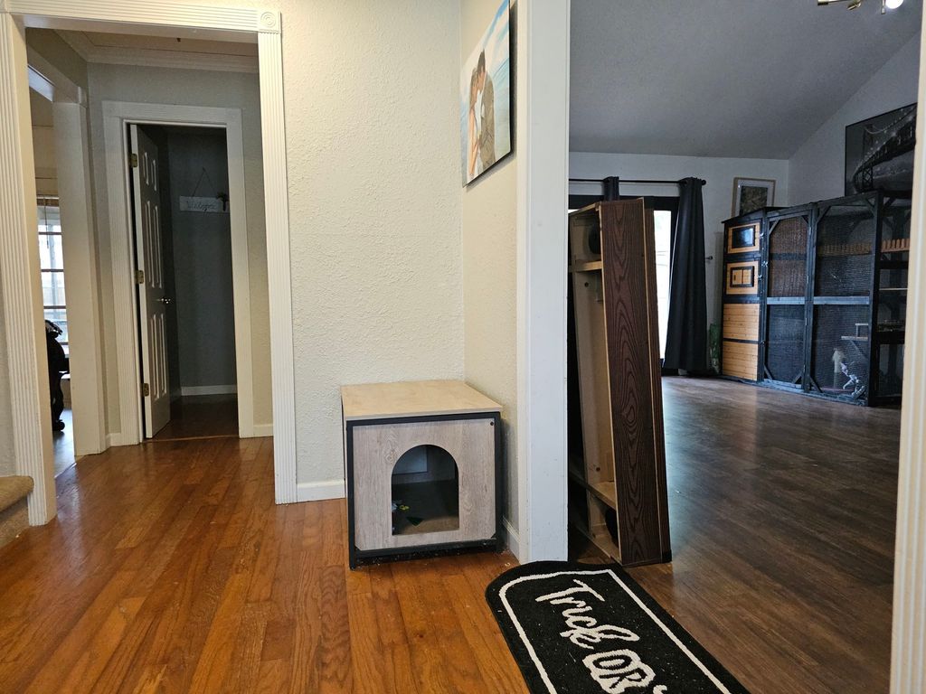 Image 3 of property listing at 1 BROOKHAVEN Drive, Mt Vernon, IL 62864