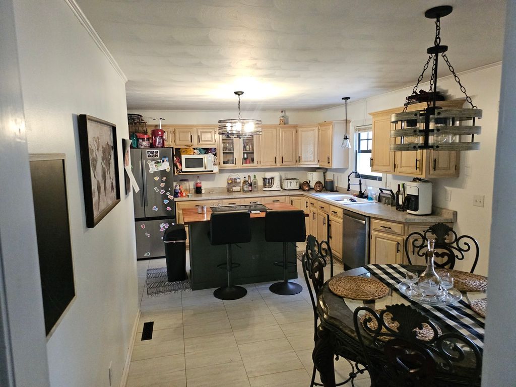 Image 5 of property listing at 1 BROOKHAVEN Drive, Mt Vernon, IL 62864