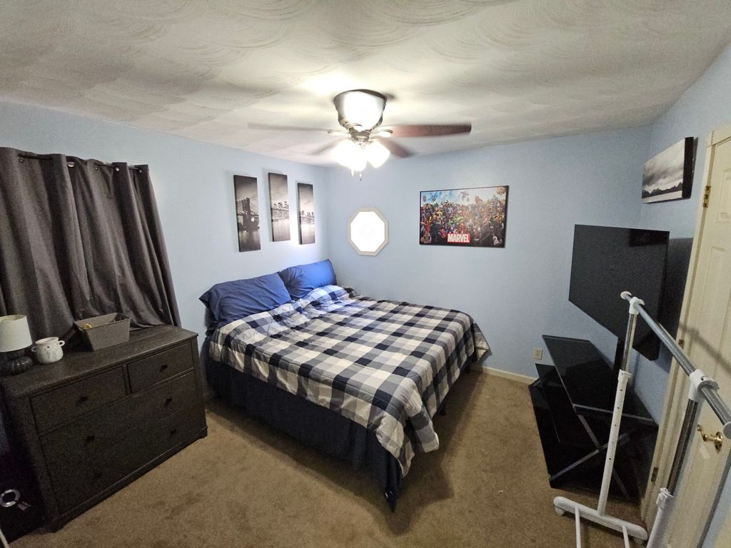 Image 10 of property listing at 1 BROOKHAVEN Drive, Mt Vernon, IL 62864