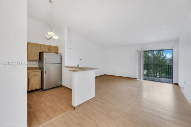 20681 NE 4th Place 203, Miami, FL 33179