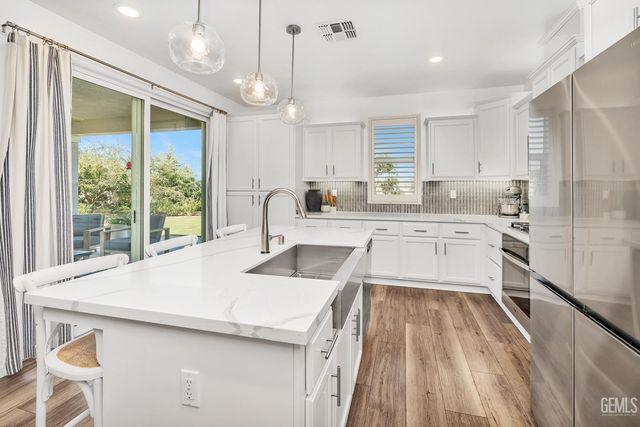 203 Ondarroa Court, Bakersfield, CA 93314