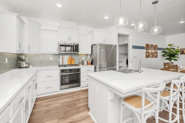 203 Ondarroa Court, Bakersfield, CA 93314