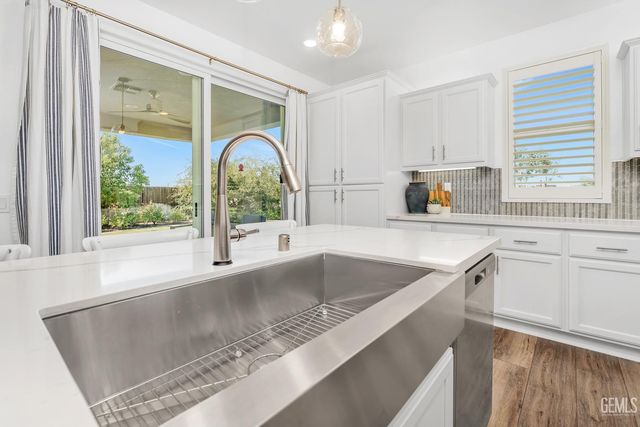 203 Ondarroa Court, Bakersfield, CA 93314