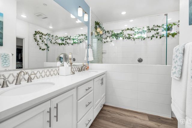 203 Ondarroa Court, Bakersfield, CA 93314