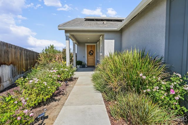 203 Ondarroa Court, Bakersfield, CA 93314