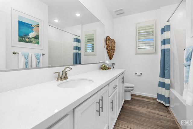 203 Ondarroa Court, Bakersfield, CA 93314