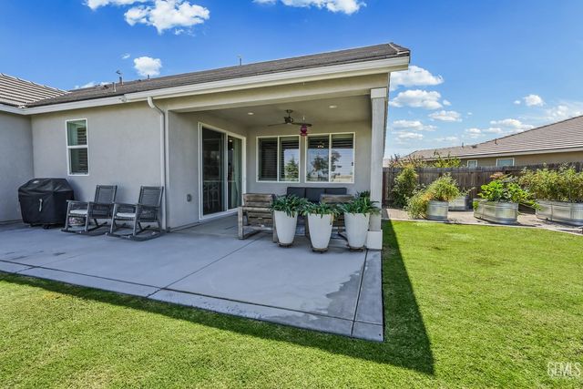 203 Ondarroa Court, Bakersfield, CA 93314