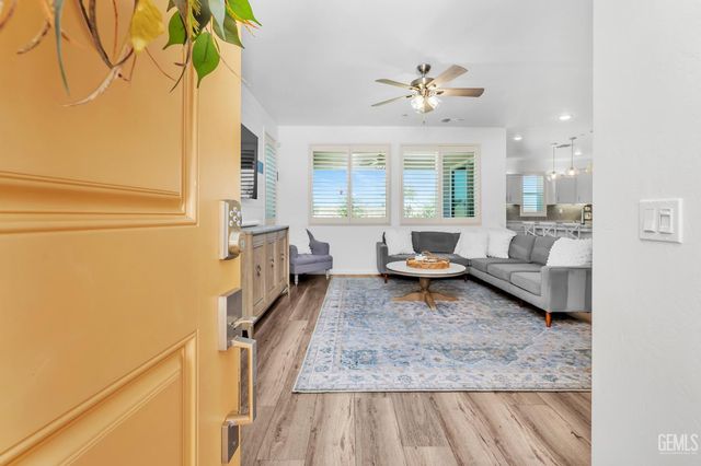 203 Ondarroa Court, Bakersfield, CA 93314