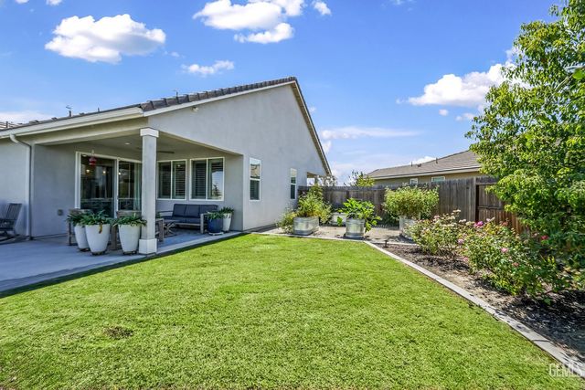 203 Ondarroa Court, Bakersfield, CA 93314