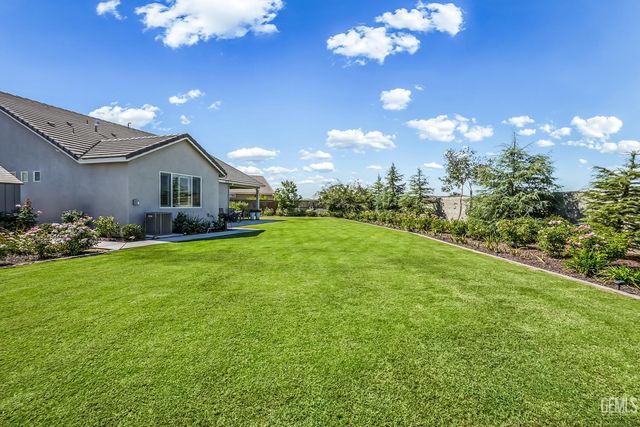 203 Ondarroa Court, Bakersfield, CA 93314