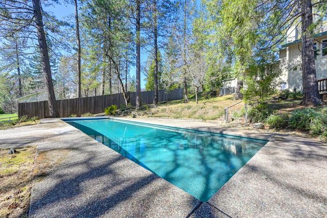 2017 Oak Hill Ln, Meadow Vista, CA 95722