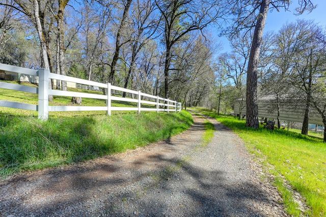 2017 Oak Hill Ln, Meadow Vista, CA 95722