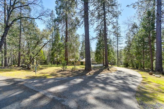 2017 Oak Hill Ln, Meadow Vista, CA 95722