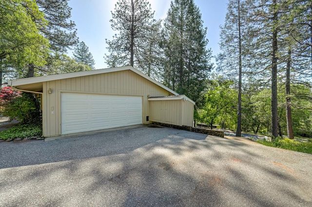 2017 Oak Hill Ln, Meadow Vista, CA 95722