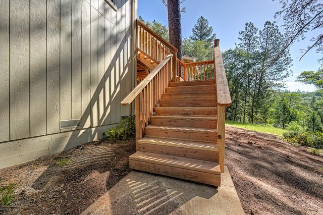 2017 Oak Hill Ln, Meadow Vista, CA 95722