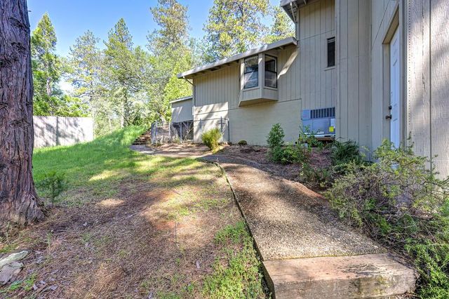 2017 Oak Hill Ln, Meadow Vista, CA 95722