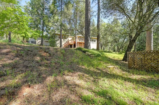 2017 Oak Hill Ln, Meadow Vista, CA 95722